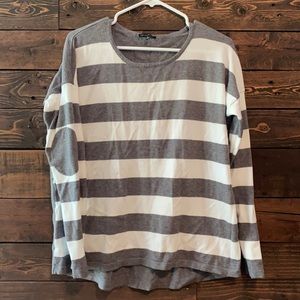 Staccato top in gray and white stripes.